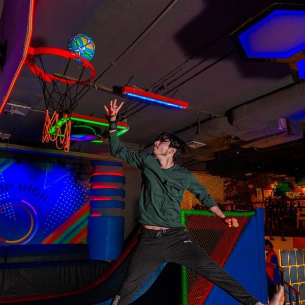 Bounce 6 Attack with the basketball